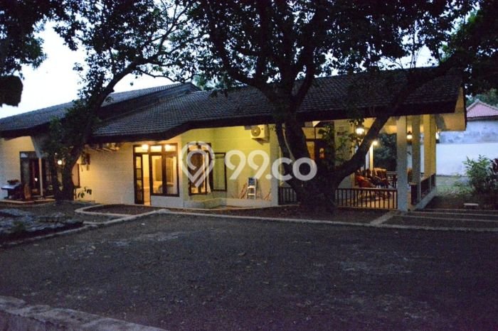 Rumah di Jagakarsa, Jakarta Selatan, Luas 1703m² LB 330m² Rumah di Jagakarsa, Jakarta Selatan, Luas 1703m² LB 330m²