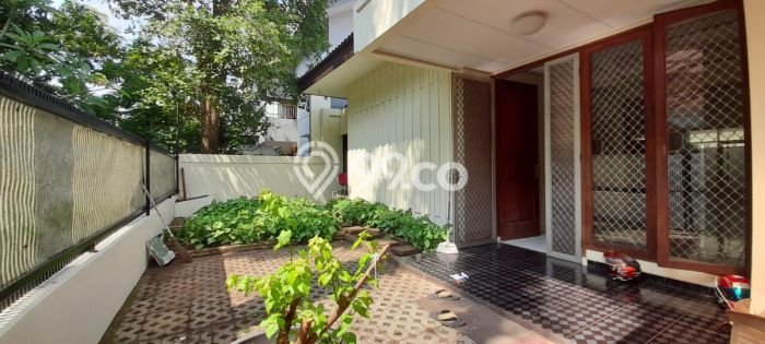 PREMIUM CHOICE! Rumah di Pondok Indah, 4 KT, Area Strategis, Luas 250m² LB 200m² PREMIUM CHOICE! Rumah di Pondok Indah, 4 KT, Area Strategis, Luas 250m² LB 200m²