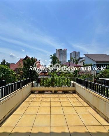 Rumah Eksklusif Dijual LT 672m2 di Cilandak, Jakarta Selatan Rumah Eksklusif Dijual LT 672m2 di Cilandak, Jakarta Selatan