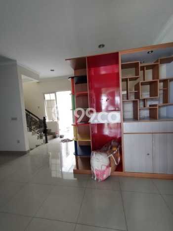 Rumah Elit LB 200m2 Siap Huni Desain Elegan di Green Lake City, Jakarta Barat Rumah Elit LB 200m2 Siap Huni Desain Elegan di Green Lake City, Jakarta Barat