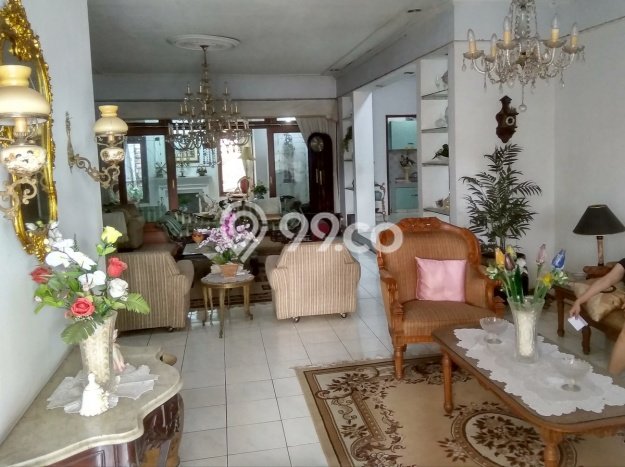 Rumah 1,5 Lantai Siap Huni Di Jakarta Selatan Rumah 1,5 Lantai Siap Huni Di Jakarta Selatan