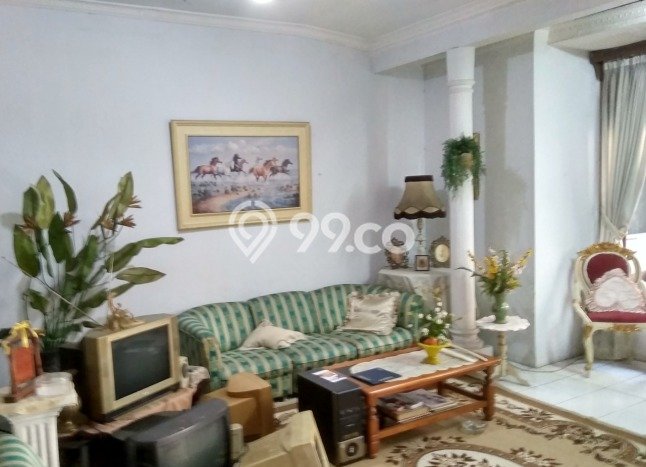 Rumah 1,5 Lantai Siap Huni Di Jakarta Selatan Rumah 1,5 Lantai Siap Huni Di Jakarta Selatan