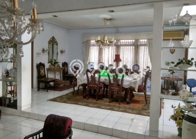 Rumah 1,5 Lantai Siap Huni Di Jakarta Selatan Rumah 1,5 Lantai Siap Huni Di Jakarta Selatan