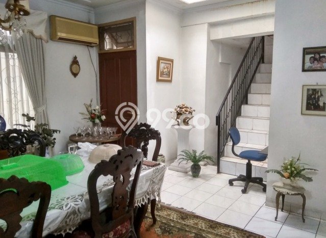 Rumah 1,5 Lantai Siap Huni Di Jakarta Selatan Rumah 1,5 Lantai Siap Huni Di Jakarta Selatan