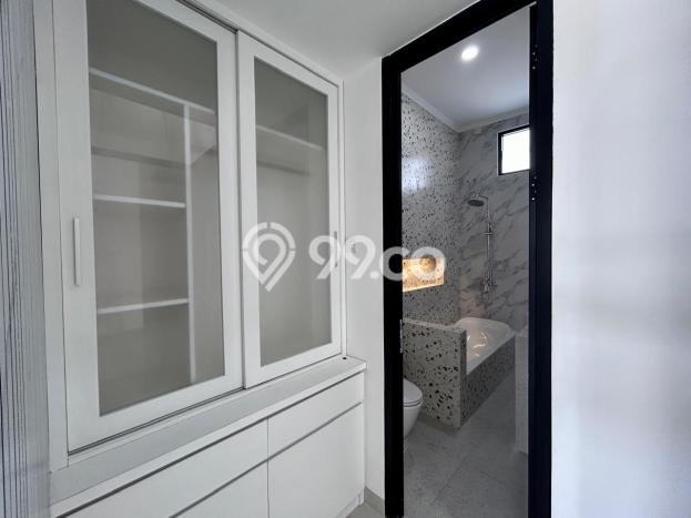 Siap Huni Hunian Elit 5 Kamar di BSD Dekat ke Mana Pun Siap Huni Hunian Elit 5 Kamar di BSD Dekat ke Mana Pun
