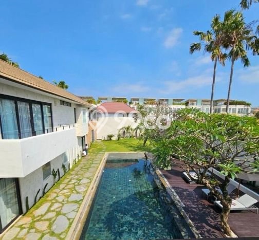 Rumah Elit LB 1000m2 Siap Pakai Desain Elegan di Kerobokan, Badung Rumah Elit LB 1000m2 Siap Pakai Desain Elegan di Kerobokan, Badung
