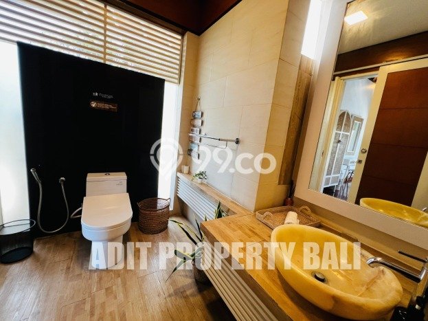 For Sale! Vila Kawasan , Area 490m2m², Lokasi Strategis For Sale! Vila Kawasan , Area 490m2m², Lokasi Strategis