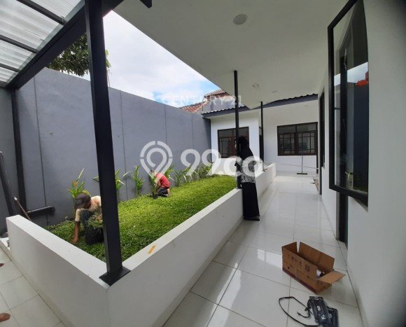 Rumah Modern 5 Kamar LT 200m2 di Buah Batu Rumah Modern 5 Kamar LT 200m2 di Buah Batu