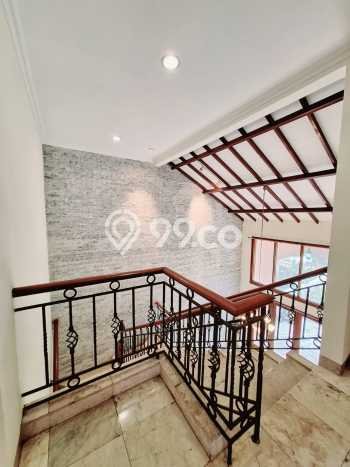 Jual Rumah Luas Megah Dengan View Cantik di Cinere, Jakarta Selatan Jual Rumah Luas Megah Dengan View Cantik di Cinere, Jakarta Selatan