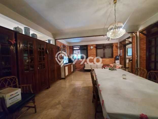 Rumah Elit Modern Tanpa Renovasi di Ragunan Jakarta Selatan Rumah Elit Modern Tanpa Renovasi di Ragunan Jakarta Selatan