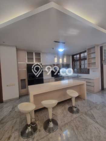 Hunian Kondisi Baik Disewakan di Pondok Indah, Jakarta Selatan LT 500m2, LB 800m2 Hunian Kondisi Baik Disewakan di Pondok Indah, Jakarta Selatan LT 500m2, LB 800m2