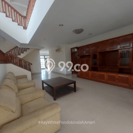 Hunian Elit LB 400m2 Siap Pakai Desain Elegan di Pondok Indah, Jakarta Selatan Hunian Elit LB 400m2 Siap Pakai Desain Elegan di Pondok Indah, Jakarta Selatan