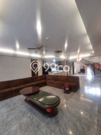 Hunian Kondisi Baik Disewakan di Pondok Indah, Jakarta Selatan LT 500m2, LB 800m2 Hunian Kondisi Baik Disewakan di Pondok Indah, Jakarta Selatan LT 500m2, LB 800m2