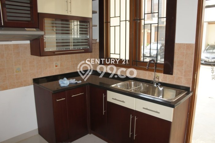 For Sale Hunian Rumah Terawat 3 KT di Bintaro, Tangerang Selatan For Sale Hunian Rumah Terawat 3 KT di Bintaro, Tangerang Selatan