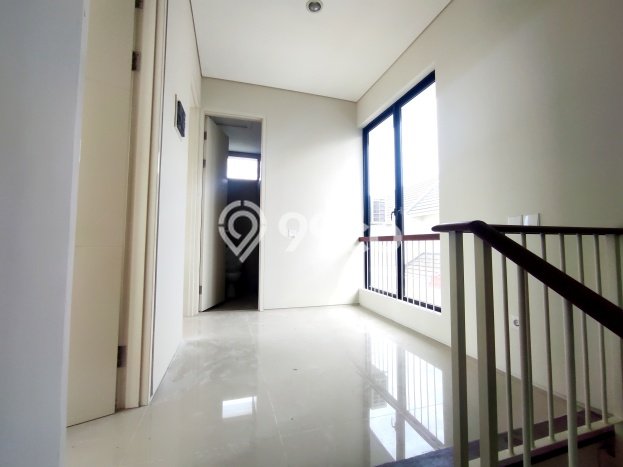 Disewakan! Rumah 3 Kamar Tidur &
2 Kamar Mandi di Citraland, Surabaya Disewakan! Rumah 3 Kamar Tidur &
2 Kamar Mandi di Citraland, Surabaya