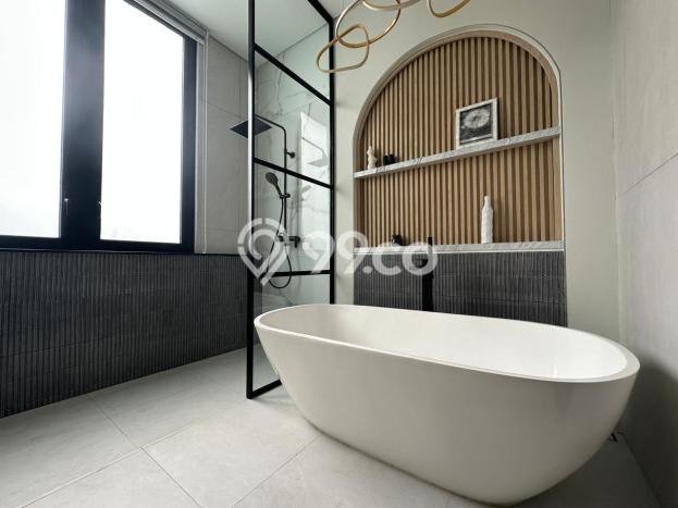 For Sale! Luxury House LT 240m2 Desain Elegan di Graha For Sale! Luxury House LT 240m2 Desain Elegan di Graha