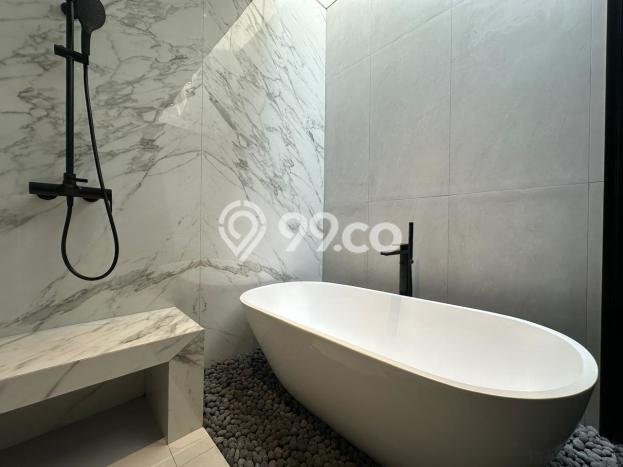 Ready to Use! Premium House LT 288m2 Desain Elegan di Graha Ready to Use! Premium House LT 288m2 Desain Elegan di Graha