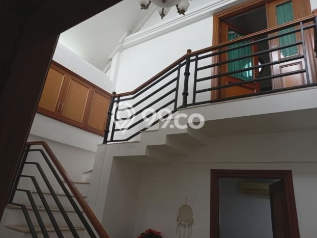 Ready to Use! Premium House LT 162m2 Desain Elegan di Kemang Pratama Ready to Use! Premium House LT 162m2 Desain Elegan di Kemang Pratama