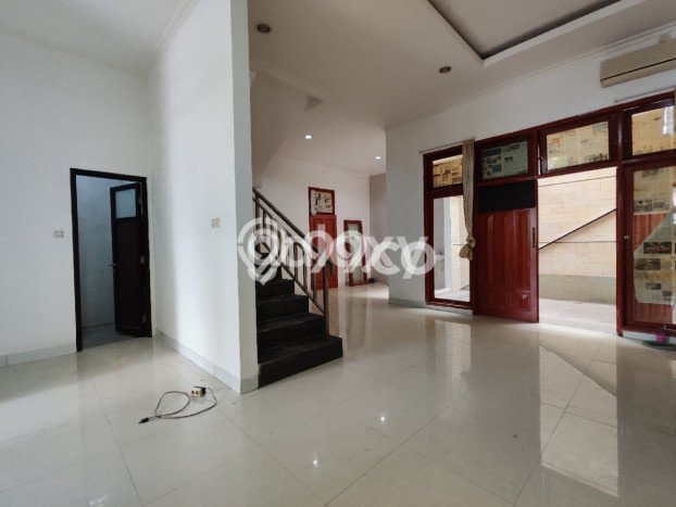 Rumah Asri area Rungkut, 4 KT, Lingkungan Tenang, LT 200m² Bangunan 300m² Rumah Asri area Rungkut, 4 KT, Lingkungan Tenang, LT 200m² Bangunan 300m²