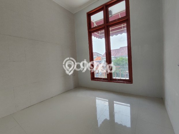 Rumah Asri area Rungkut, 4 KT, Lingkungan Tenang, LT 200m² Bangunan 300m² Rumah Asri area Rungkut, 4 KT, Lingkungan Tenang, LT 200m² Bangunan 300m²