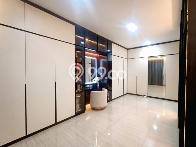 Ready to Use! Luxury House LT 230m2 Desain Elegan di Pluit Ready to Use! Luxury House LT 230m2 Desain Elegan di Pluit