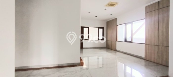 Dijual Rumah Luas Megah Dengan View Eksklusif di Villa Meruya, Jakarta Barat Dijual Rumah Luas Megah Dengan View Eksklusif di Villa Meruya, Jakarta Barat
