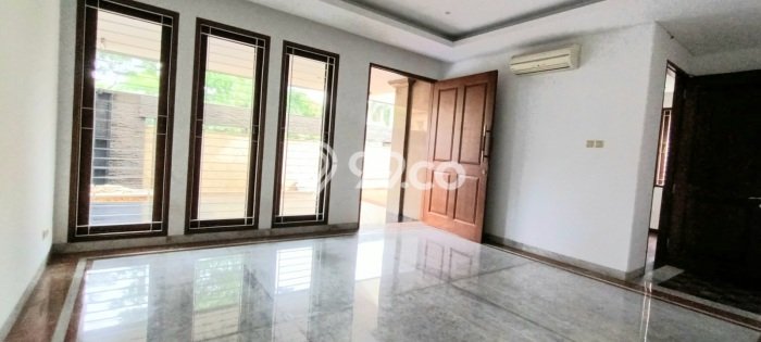 Dijual Rumah Luas Megah Dengan View Eksklusif di Villa Meruya, Jakarta Barat Dijual Rumah Luas Megah Dengan View Eksklusif di Villa Meruya, Jakarta Barat