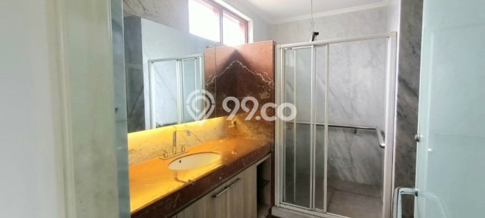 Dijual Rumah Luas Megah Dengan View Eksklusif di Villa Meruya, Jakarta Barat Dijual Rumah Luas Megah Dengan View Eksklusif di Villa Meruya, Jakarta Barat