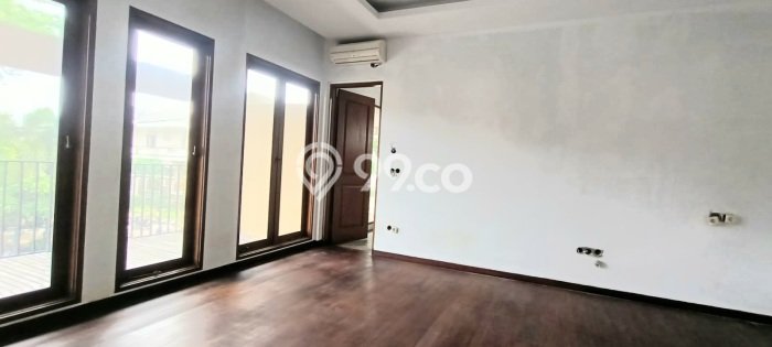 Dijual Rumah Luas Megah Dengan View Eksklusif di Villa Meruya, Jakarta Barat Dijual Rumah Luas Megah Dengan View Eksklusif di Villa Meruya, Jakarta Barat