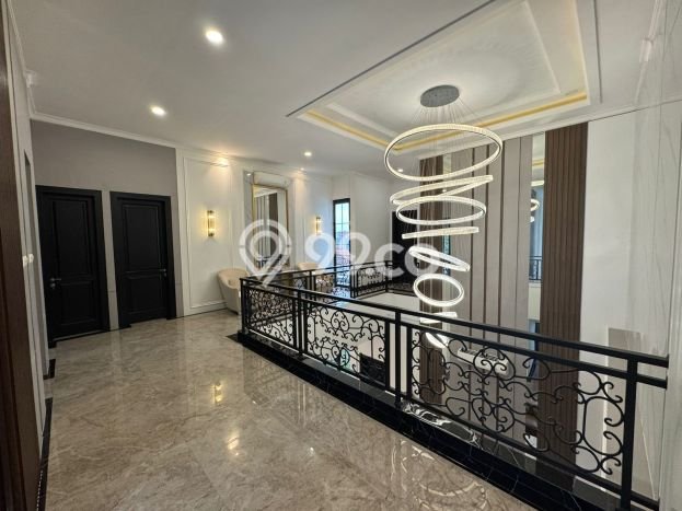 Jual Rumah Luas Elegan Dengan View Cantik di Sektor 1A-Gading Serpong, Tangerang Jual Rumah Luas Elegan Dengan View Cantik di Sektor 1A-Gading Serpong, Tangerang