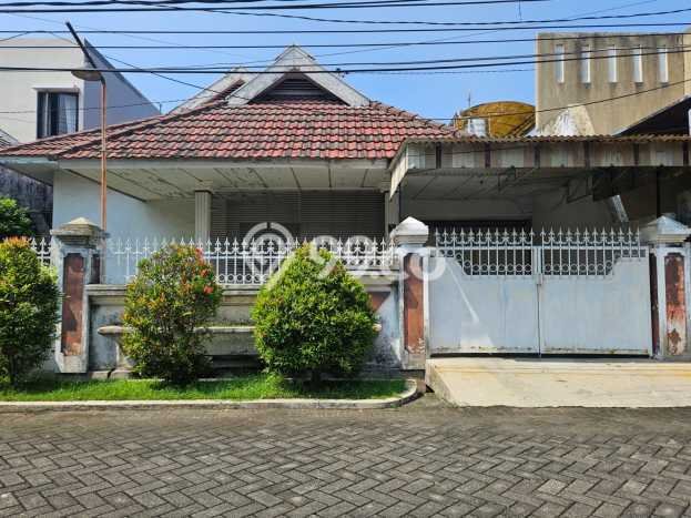 For Sale Rumah Mewah Exclusive di Wonocolo, Surabaya For Sale Rumah Mewah Exclusive di Wonocolo, Surabaya