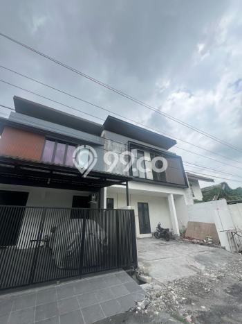 Ready to Use! Premium House LT 96m2 Desain Elegan di Pakuwon City Ready to Use! Premium House LT 96m2 Desain Elegan di Pakuwon City