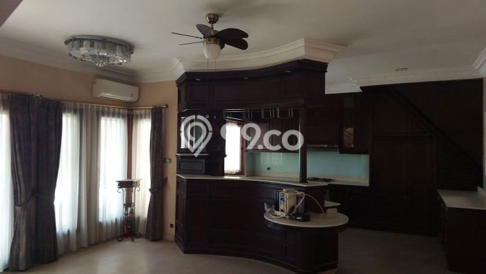 Rumah Elit Modern Tanpa Renovasi di Puri Indah Jakarta Barat Rumah Elit Modern Tanpa Renovasi di Puri Indah Jakarta Barat