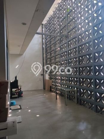 Rumah Elit LB 1000m2 Siap Huni Desain Elegan di HR Muhammad, Surabaya Rumah Elit LB 1000m2 Siap Huni Desain Elegan di HR Muhammad, Surabaya