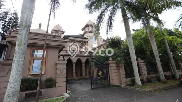 Dijual Rumah Luas Megah Dengan View Eksklusif di Ciumbuleuit, Bandung Dijual Rumah Luas Megah Dengan View Eksklusif di Ciumbuleuit, Bandung