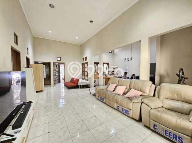 Ready to Use! Luxury House LT 255m2 Desain Modern di Surya Sumantri Ready to Use! Luxury House LT 255m2 Desain Modern di Surya Sumantri