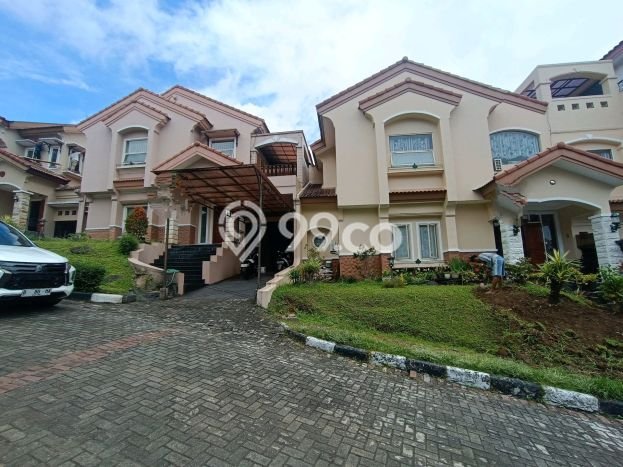 Ready to Use! Luxury House LT 349m2 Desain Elegan di Tubagus Ismail Ready to Use! Luxury House LT 349m2 Desain Elegan di Tubagus Ismail