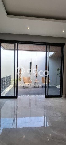Hunian Elit LB 335m2 Siap Huni Desain Elegan di Citraland, Surabaya Hunian Elit LB 335m2 Siap Huni Desain Elegan di Citraland, Surabaya