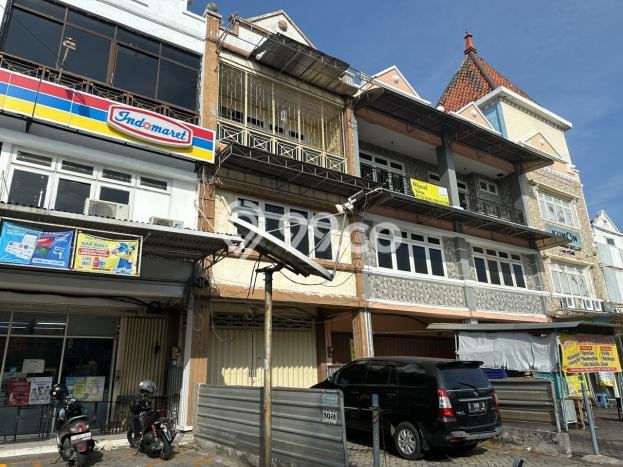 Ruko Bagus Dijual LB 225m2 Lokasi Strategis Surabaya Area Cocok untuk Bisnis Ruko Bagus Dijual LB 225m2 Lokasi Strategis Surabaya Area Cocok untuk Bisnis