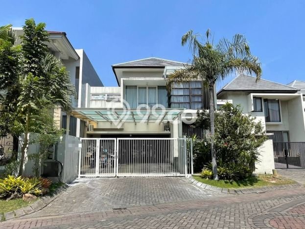NEW LISTING! Rumah Strategis di Graha, Luas 272m² LB 400m² NEW LISTING! Rumah Strategis di Graha, Luas 272m² LB 400m²
