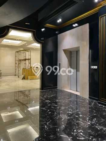 Rumah Elit Modern Tanpa Renovasi di Pondok Indah Jakarta Selatan Rumah Elit Modern Tanpa Renovasi di Pondok Indah Jakarta Selatan