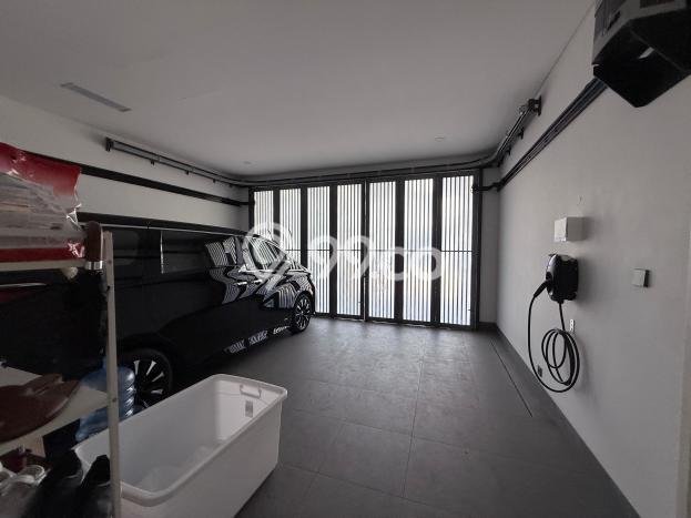 For Sale! Luxury House LT 312m2 Desain Elegan di Alam Sutera For Sale! Luxury House LT 312m2 Desain Elegan di Alam Sutera
