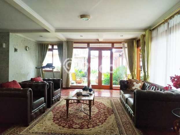 Rumah Mewah Siap Huni LT 945m2 di Sarijadi, Bandung Rumah Mewah Siap Huni LT 945m2 di Sarijadi, Bandung