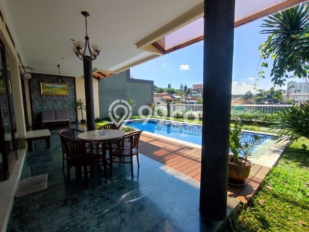 Jual Rumah Luas Elegan Dengan View Cantik di ciumbuleuit, Bandung Jual Rumah Luas Elegan Dengan View Cantik di ciumbuleuit, Bandung