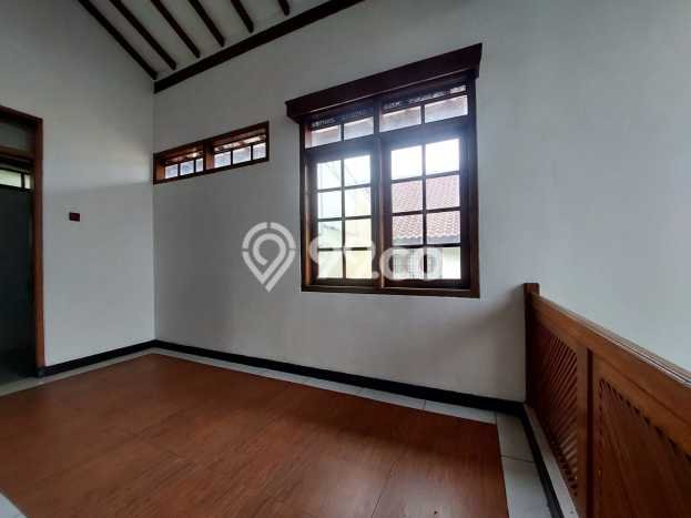 Rumah Elit Modern Tanpa Renovasi di Pasteur Bandung Rumah Elit Modern Tanpa Renovasi di Pasteur Bandung