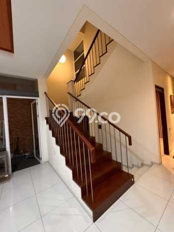 Rumah Minimalis 4 Kamar Terawat di Kompleks Perumahan Geger Kalong, Bandung Rumah Minimalis 4 Kamar Terawat di Kompleks Perumahan Geger Kalong, Bandung