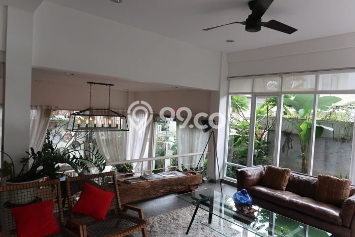Ready to Use! Luxury House LT 232m2 Desain Elegan di Dago Ready to Use! Luxury House LT 232m2 Desain Elegan di Dago