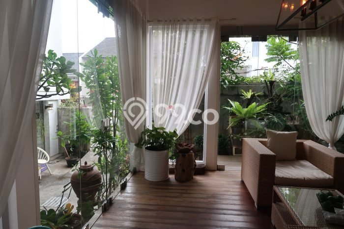 Ready to Use! Luxury House LT 232m2 Desain Elegan di Dago Ready to Use! Luxury House LT 232m2 Desain Elegan di Dago