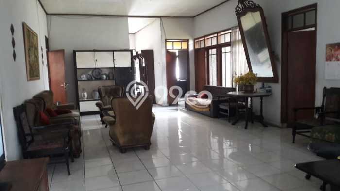 Ready to Use! Luxury House LT 590m2 Desain Modern di Turangga Ready to Use! Luxury House LT 590m2 Desain Modern di Turangga