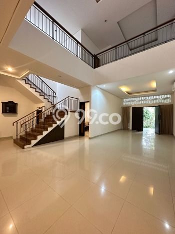 Lokasi terbaik! Rumah siap huni dikontrakkan di Kebayoran Baru LB 650m2 Lokasi terbaik! Rumah siap huni dikontrakkan di Kebayoran Baru LB 650m2